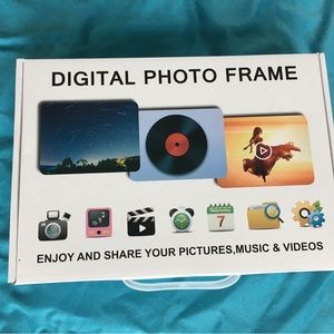NWT digital picture frame, never used.